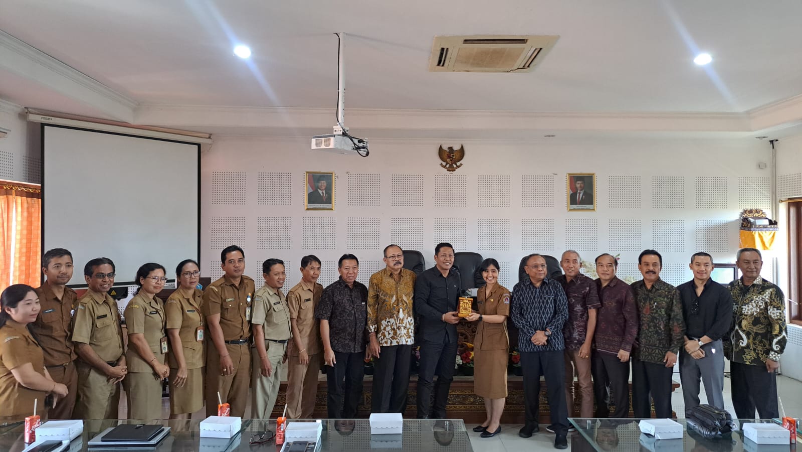 Komisi III DPRD Badung Lakukan Kunjungan Kerja ke BPKPD Klungkung Dalam Rangka Fungsi Pengawasan Terhadap Pelaksanaan APBD