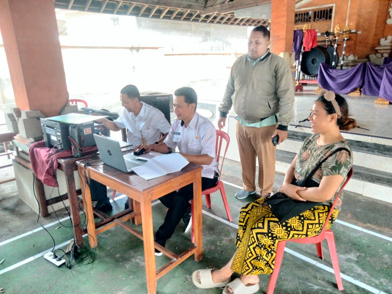 Kegiatan penagihan Pajak Bumi dan Bangunan Perdesaan dan Perkotaan (PBB-P2) di Br Kacang Dawa Desa Kamasan dan Br. Lebah Semarapura Kangin